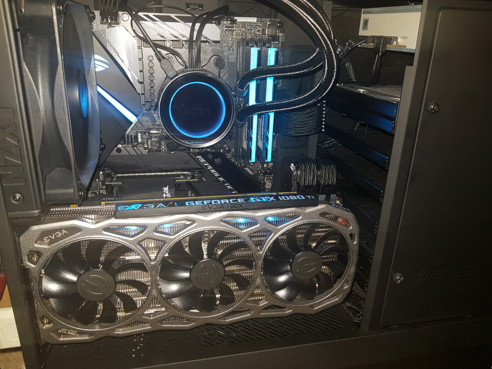 Old photo but it's too dusty right now to snap a flick Shit photo of my PC